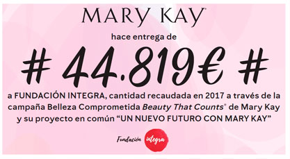 Cheque de Mary Kay a la Fundación Integra con la cantidad recaudada en 2017 a través de la campaña Belleza Comprometida (Beauty that Counts) 
