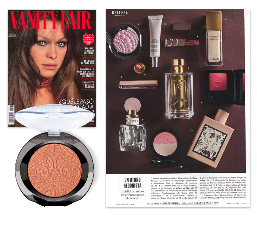 Los Polvos Sheer Dimensions™ de Mary Kay en la revista Vanity Fair de noviembre de 2018.