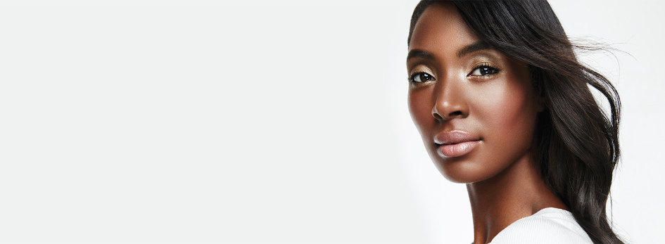 Descubre el paso a paso del tutorial "Maquillaje que deslumbra" de Mary Kay, un look paso a paso creado por el artista maquillador profesional Sam Addington.