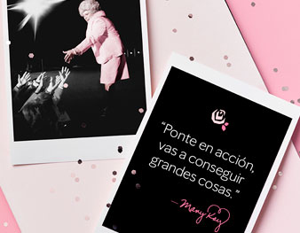 Descarga la imagen de One Woman Can con una cita de Mary Kay Ash: "Ponte en acción, vas a conseguir grandes cosas"