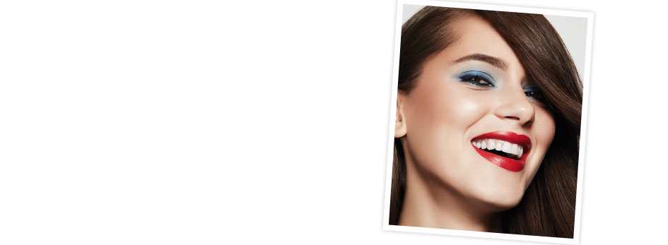 Descubre el tutorial paso a paso para el look Confianza en el maquillaje creador por el maquillador profesional Sam Addington. Consigue un look de ojos ahumado en azul y un lápiz de labios rojo intenso