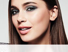 Descubre el tutorial de maquillaje del look Ojos esmeralda, un maquillaje para las fiestas en tonos verde