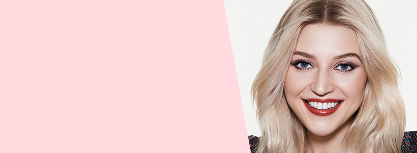 Tutorial para el look de maquillaje Lista para la fiesta de Mary Kay: un ahumado con sombras moradas festivo y llamativo