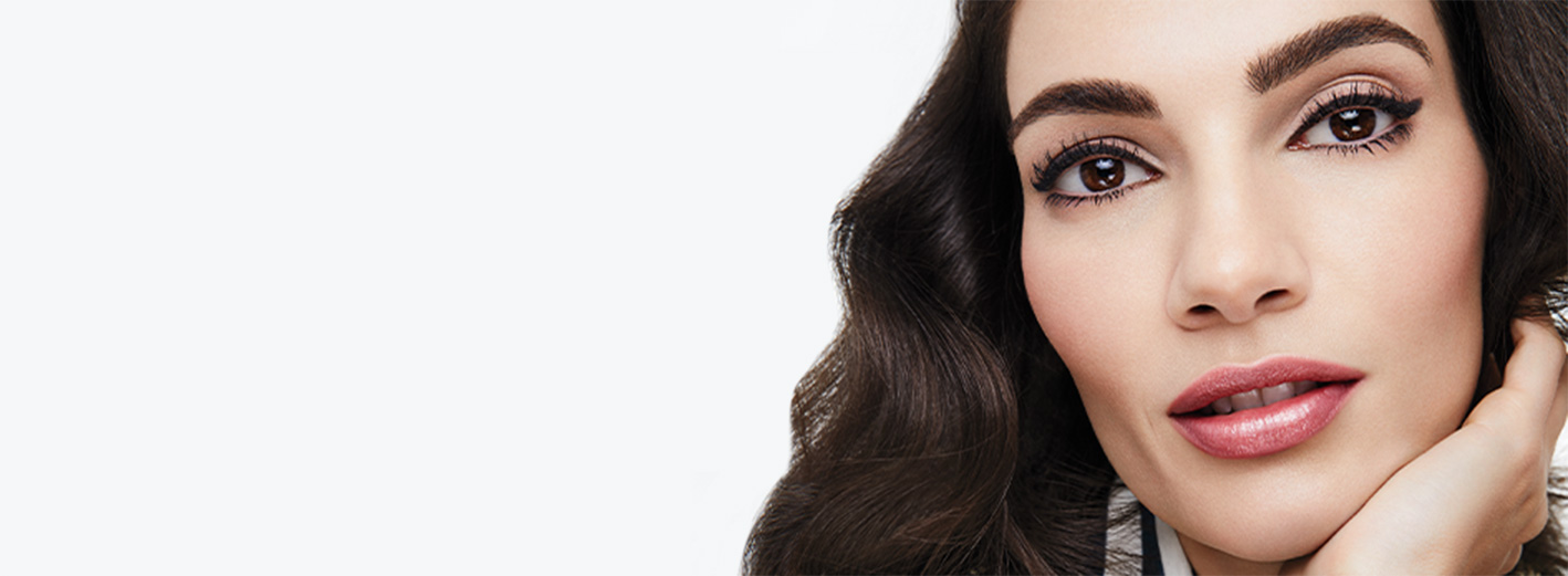 Con el tutorial de maquillaje del look Del Día a la Noche, tendrás un maquillaje perfecto para cada momento del día.