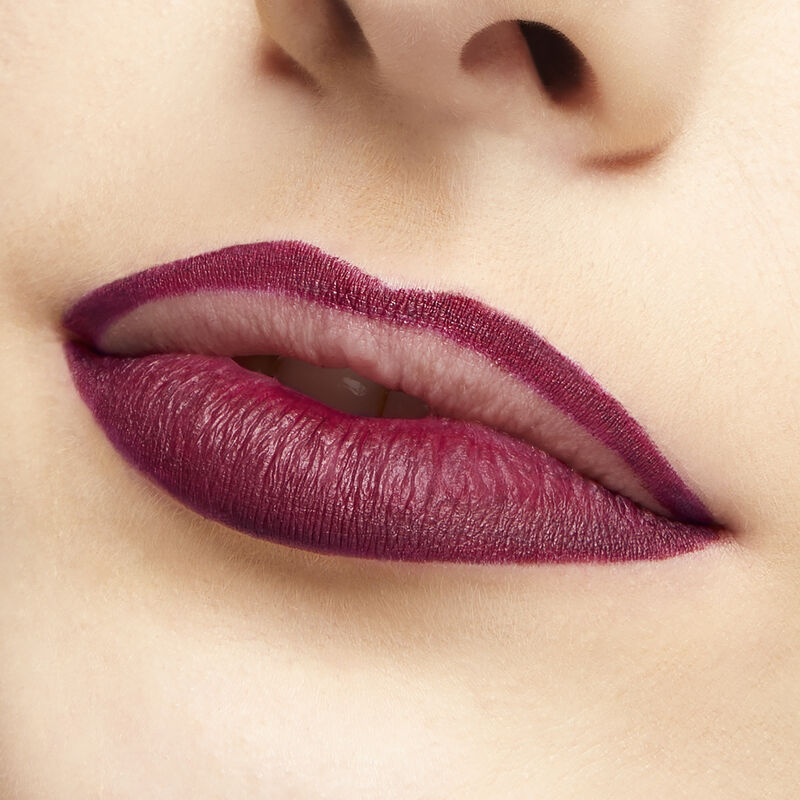 Fair skinned woman wearing Mary Kay Waterproof Lip Liner in Berry