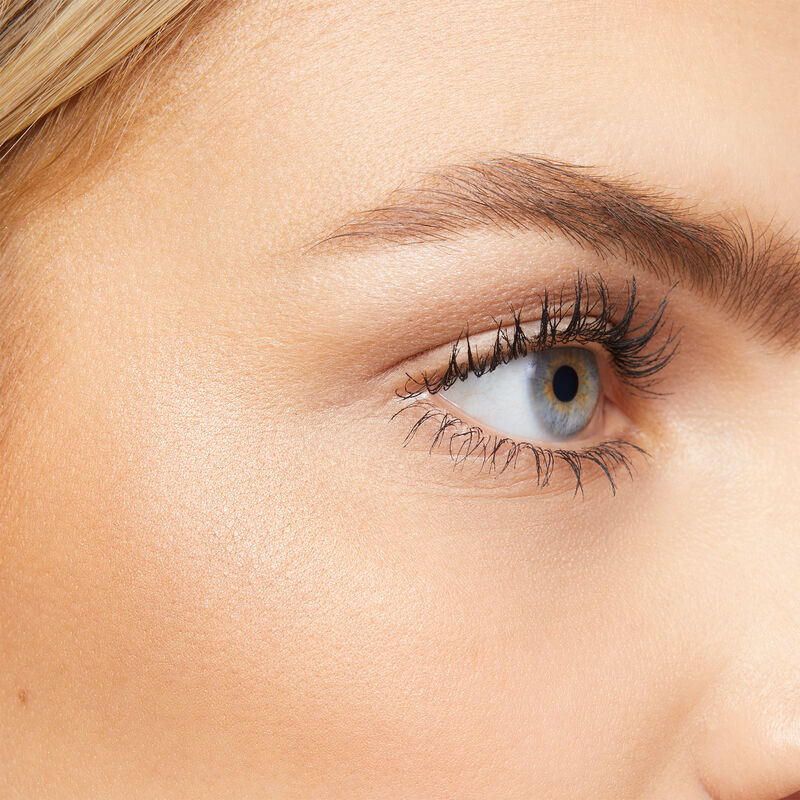Close up of fair-skinned model with blonde hair and blue eyes wearing limited-edition Mary Kay Illuminating Bronzer&nbsp;