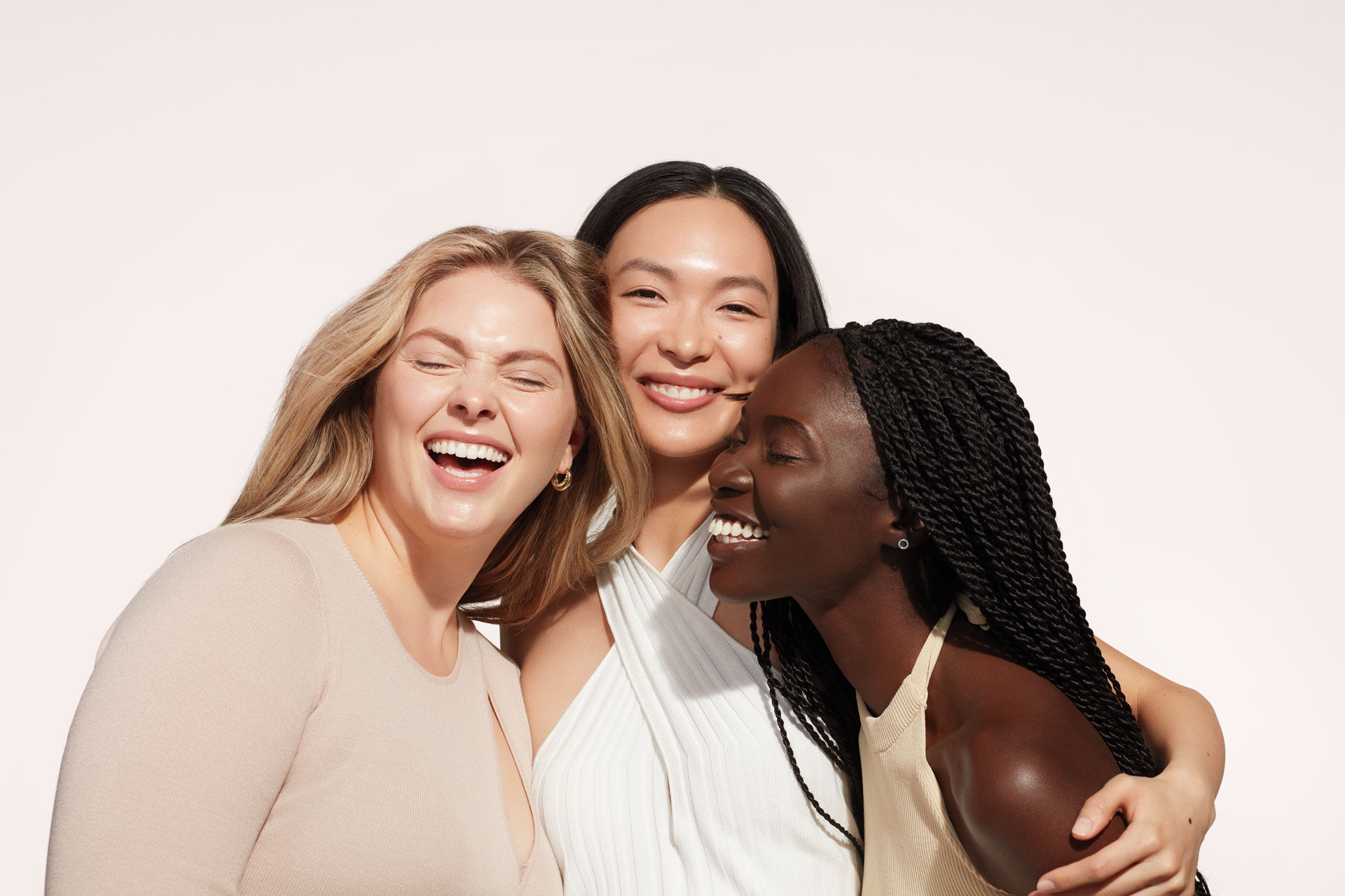 Grupo de mujeres sonrientes