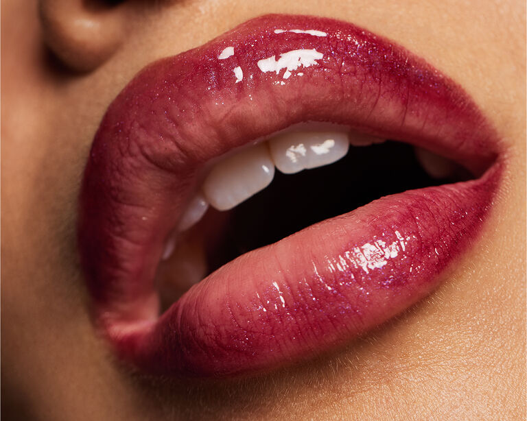 Mujer con tendencia glass lips